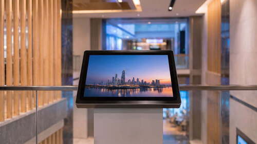 Ultime soluzioni aziendali su I monitor touch capacitivi offrono soluzioni multimediali interattive per applicazioni di segnaletica digitale