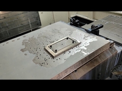 CNC che lavora per un 7